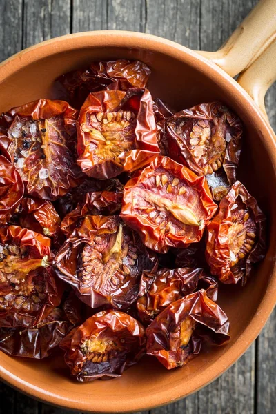 Tasty dried tomatoes in bowl. — Stock Photo, Image