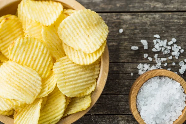 Knusprige Kartoffelchips. — Stockfoto