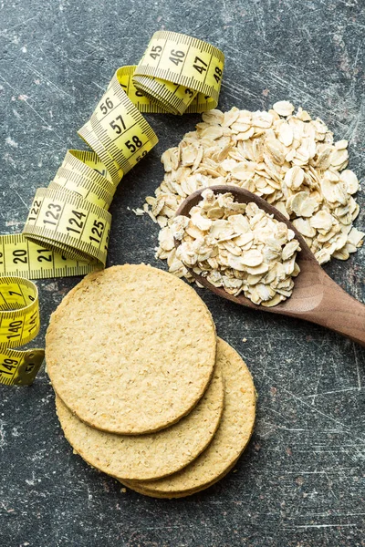 Oatmeal cookies and oat flakes. — Stock Photo, Image