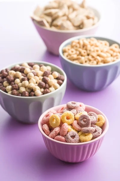 Diferentes cereales de desayuno . — Foto de Stock