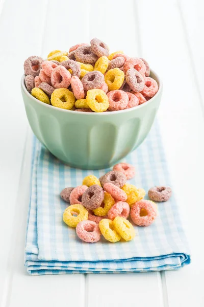 Anillos de cereales coloridos . — Foto de Stock