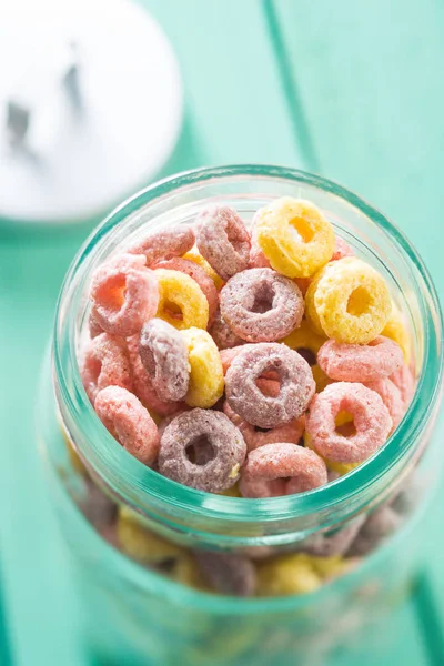 Anillos de cereales coloridos . — Foto de Stock