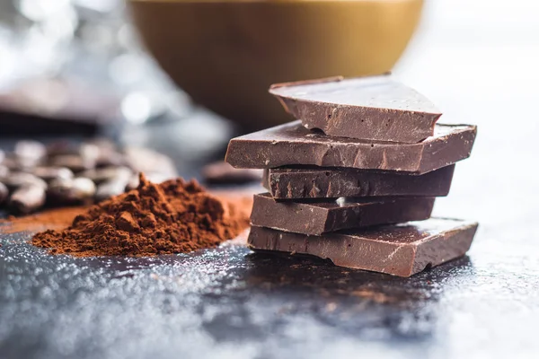 Cacao fondente in polvere e cioccolato . — Foto Stock