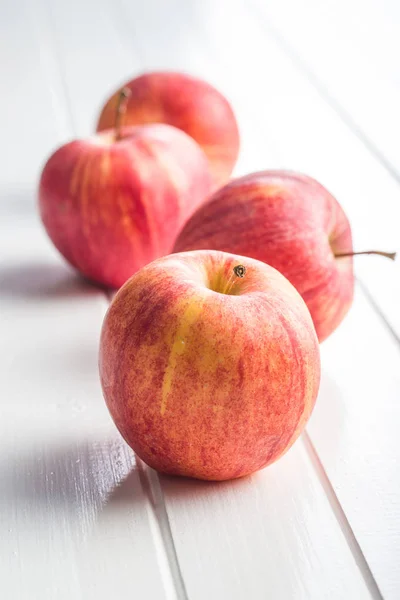 Čerstvá červená jablka. — Stock fotografie