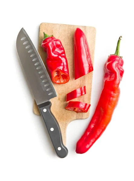 Röd paprika på skärbräda. — Stockfoto