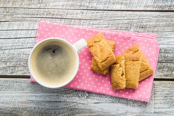 Biscotti dolci e tazza di caffè . — Foto Stock