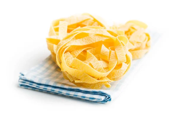 Rå tagliatelle pasta. — Stockfoto