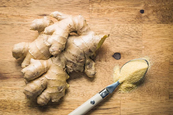 Dried and fresh ginger root. — Stock Photo, Image