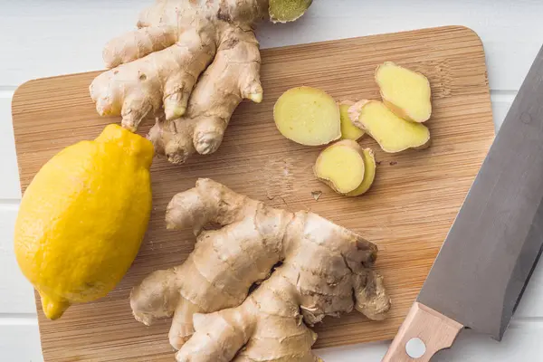 Sliced ginger root and lemon. — Stock Photo, Image