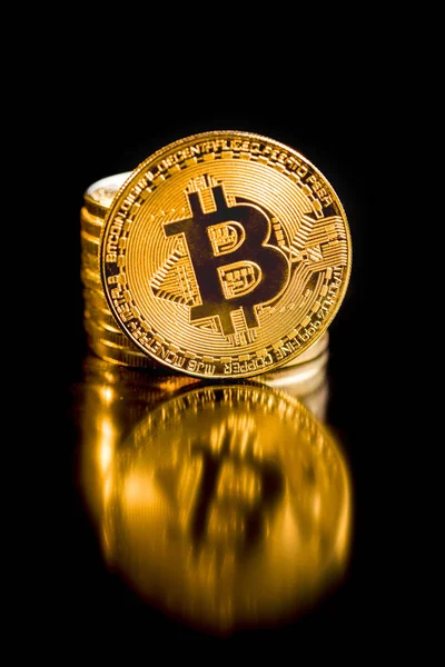 Bitcoins dorados. Criptomoneda . —  Fotos de Stock