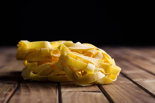 Pastas tagliatelle crudas . —  Fotos de Stock