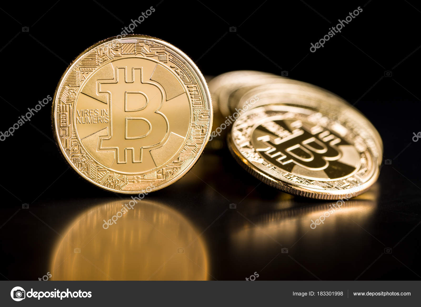 Goldene Bitcoins. Münze der Kryptowährung ...