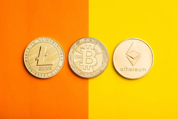 Bitcoin, ethereum dan litecoin . — Stok Foto