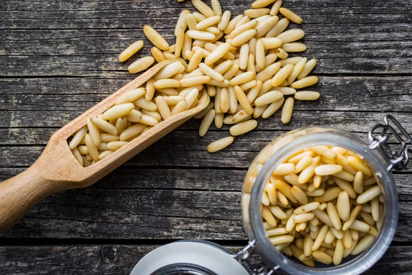 Smakelijke pijnboompitten. — Stockfoto