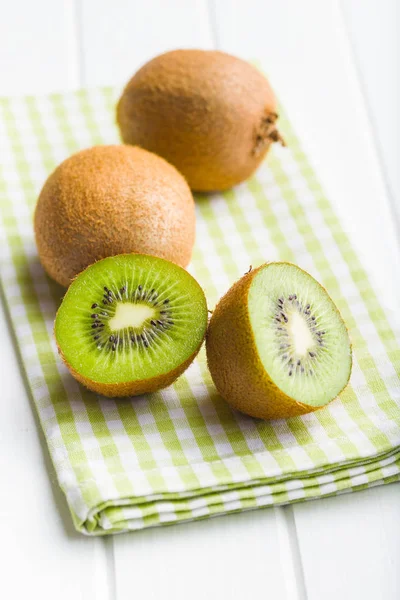 Gehalveerde kiwi vruchten. — Stockfoto