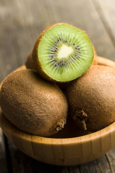 Halved kiwi fruit. — Stock Photo, Image