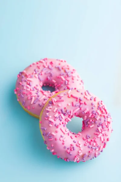 Zwei rosa Donuts. — Stockfoto