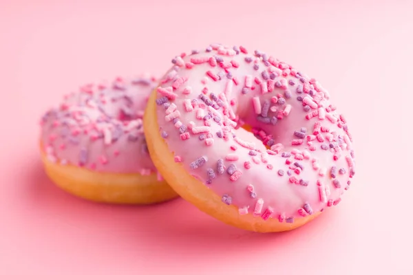 Dois donuts rosa . — Fotografia de Stock