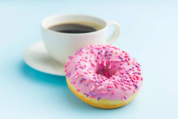 Pink donut and coffee cup. — Stock Photo, Image