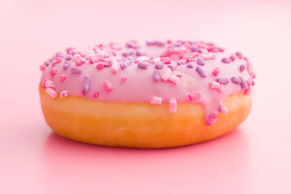 Um donut rosa . — Fotografia de Stock