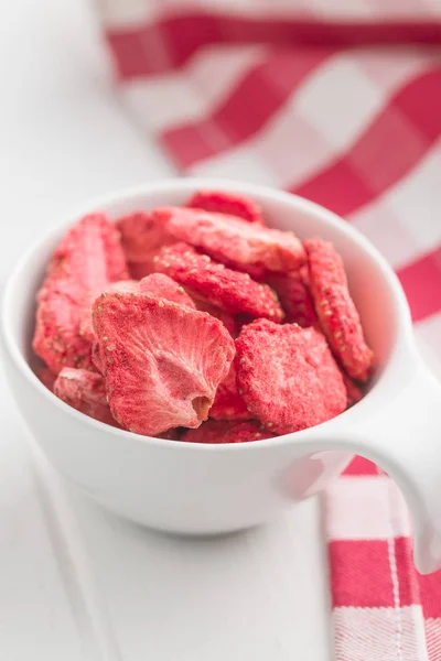 Freeze dried strawberry slices — Stock Photo, Image