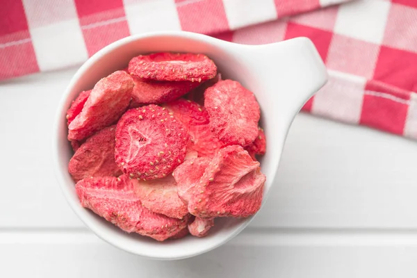 Freeze dried strawberry slices — Stock Photo, Image