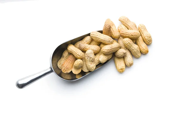 Neloupaných arašídů v scoop. — Stock fotografie