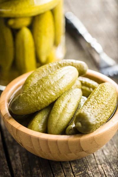 Pickles in bowl. Preserved cucumbers. — Stock Photo, Image