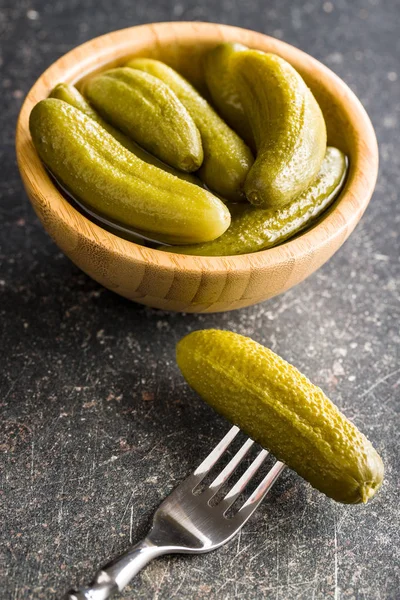 Pickles in bowl. Preserved cucumbers. — Stock Photo, Image