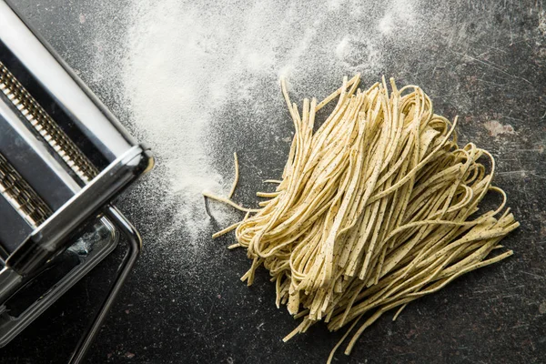 Italienische Pasta Tagliolini mit Trüffeln. — Stockfoto