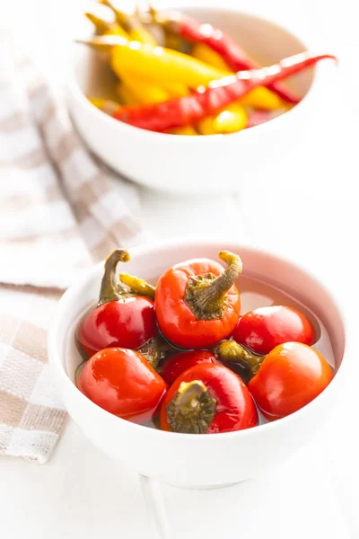 Ingemaakte hete chilipepers. — Stockfoto