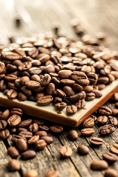 Torrado grãos de café. — Fotografia de Stock