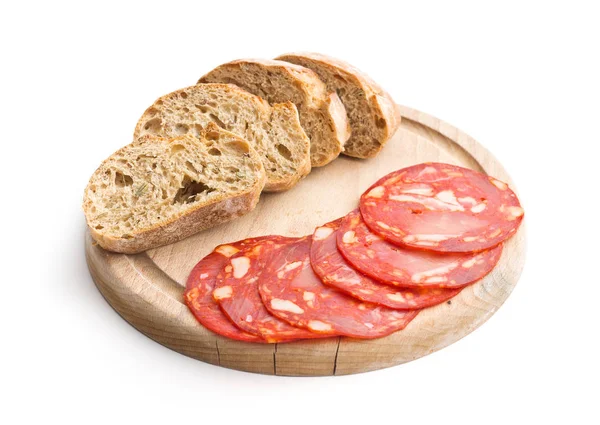 Plakjes Chorizo Salami Worst Brood Geïsoleerd Witte Achtergrond — Stockfoto