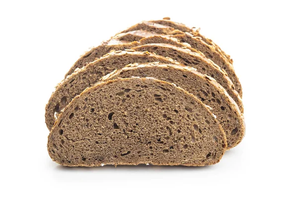 Geschnittenes Vollkornbrot mit Haferflocken. — Stockfoto