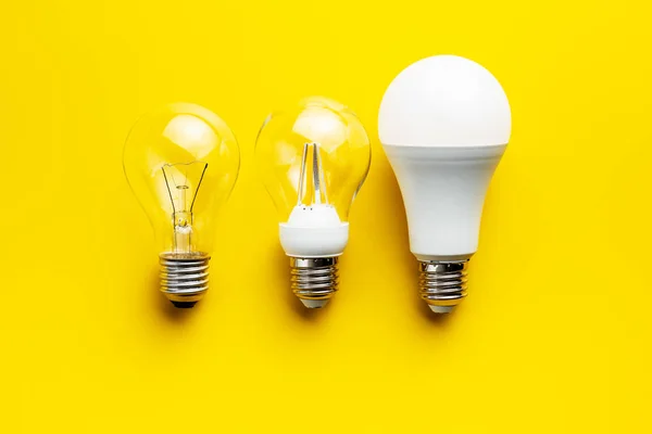 Úspora energie a klasické žárovky. — Stock fotografie