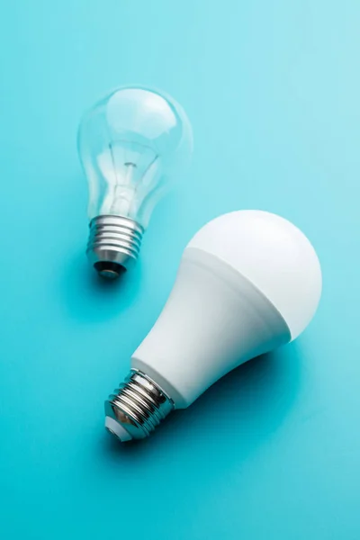 Energy saving and classic light bulbs. — Stock Photo, Image