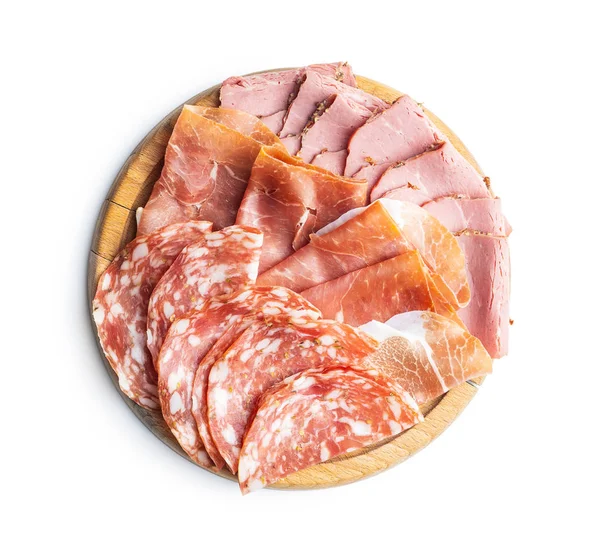 Salami krojone, prosciutto i pieczeń wołowa. — Zdjęcie stockowe