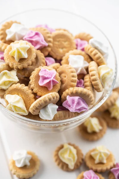 Sweet mini dessert cookies. — Stockfoto