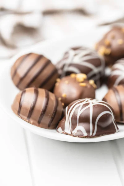 Bonbones de praliné. Trufas de chocolate . —  Fotos de Stock