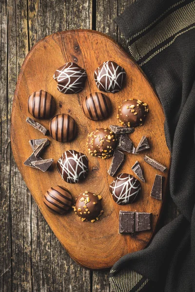 Bonbon alla pralina. Tartufi di cioccolato . — Foto Stock