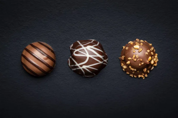 Pralinové bonbóny. Čokoládové lanýže. — Stock fotografie