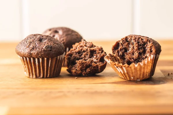 Sweet muffins. Chocolate cupcakes. — Stockfoto