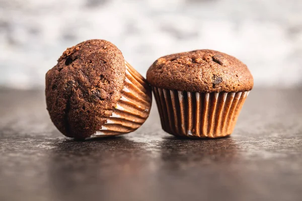 Gustosi muffin al cioccolato. Dolci cupcake . — Foto Stock