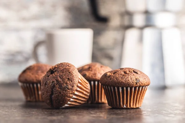 Des muffins au chocolat savoureux. Gâteaux sucrés . — Photo