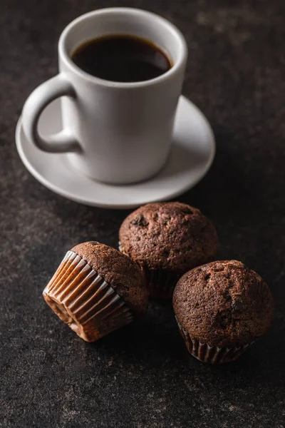 맛있는 초콜릿 머핀이야. 달콤 한 컵 케익. — 스톡 사진