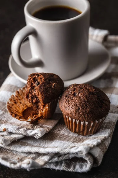 Finom csokis muffinok. Édes sütik. — Stock Fotó
