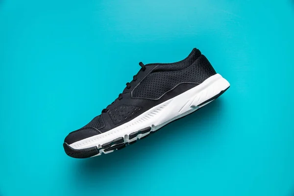 Black Sport Shoe Blue Background Top View — Stockfoto