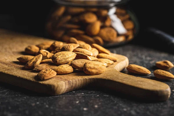 Tuercas Almendras Secas Tabla Cortar — Foto de Stock