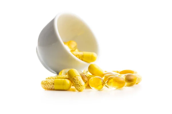 Vitaminkapseln Vitamin Und Omega Pillen Isoliert Auf Weißem Hintergrund — Stockfoto
