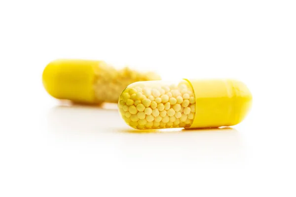 Vitamine Capsules Vitamine Pillen Geïsoleerd Witte Achtergrond — Stockfoto